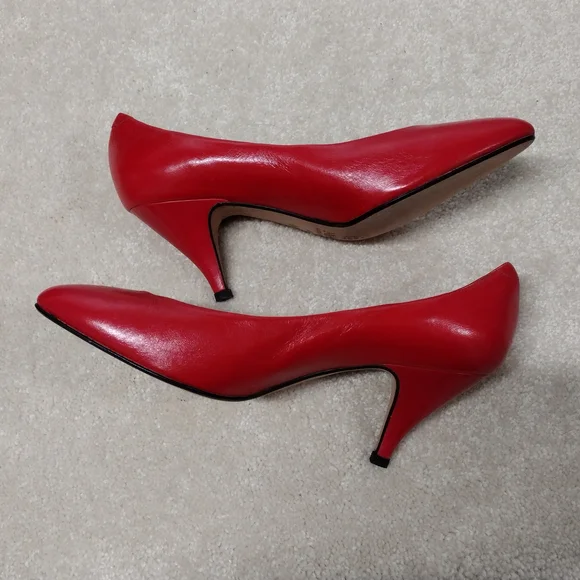 Nickels Women's Red Pumps - Picture 8 of 9